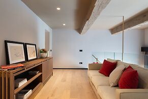 Arts & Crafts Apartments