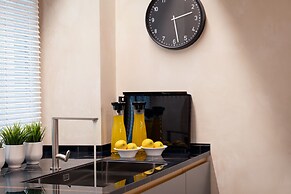 Arts & Crafts Apartments