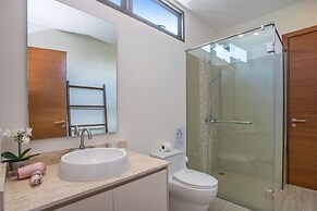 Trendy 4BR Villa Kari in KA Villas Rawai