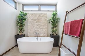 Trendy 4BR Villa Kari in KA Villas Rawai