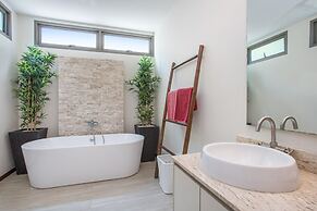 Trendy 4BR Villa Kari in KA Villas Rawai