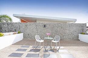 Chic and Modern 3BR Pool Villa Kloua