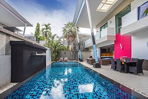 Chic and Modern 3BR Pool Villa Kloua