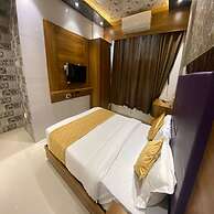 HOTEL BKC CROWN - NEAR TRADE CENTRE