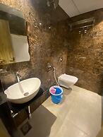 HOTEL BKC CROWN - NEAR TRADE CENTRE