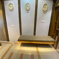 HOTEL BKC CROWN - NEAR TRADE CENTRE