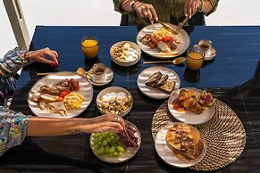 Lavadoze Luxury Suites - Adults only