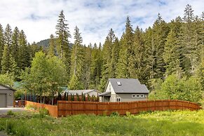 River House Retreat 2 Bedroom Home by Redawning