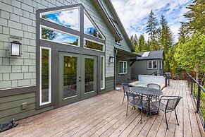 River House Retreat 2 Bedroom Home by Redawning