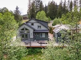 River House Retreat 2 Bedroom Home by Redawning