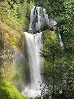 River House Retreat 2 Bedroom Home by Redawning