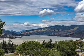 Point Lyle 3 Bedroom Home by RedAwning