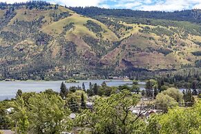 Point Lyle 3 Bedroom Home by RedAwning