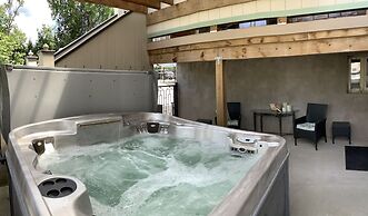 Manoir Chamberland (Adults Only, No Pets)