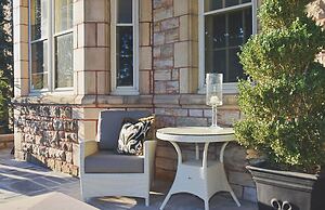 Manoir Chamberland (Adults Only, No Pets)