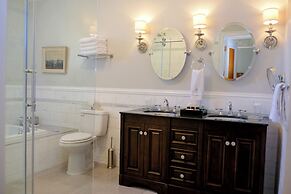 Manoir Chamberland (Adults Only, No Pets)