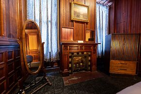 Traveler's Rest Hotel