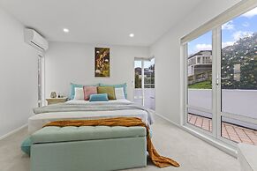 High-end Modern Villa Spa Pool & Views