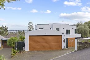 High-end Modern Villa Spa Pool & Views