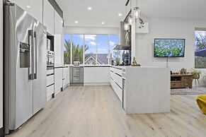 High-end Modern Villa Spa Pool & Views