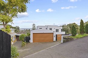 High-end Modern Villa Spa Pool & Views