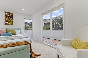 High-end Modern Villa Spa Pool & Views