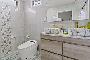 High-end Modern Villa Spa Pool & Views