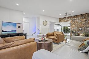 High-end Modern Villa Spa Pool & Views