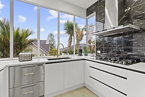 High-end Modern Villa Spa Pool & Views