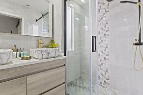 High-end Modern Villa Spa Pool & Views