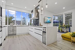 High-end Modern Villa Spa Pool & Views