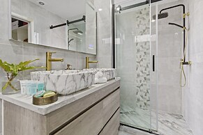 High-end Modern Villa Spa Pool & Views