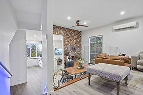 High-end Modern Villa Spa Pool & Views