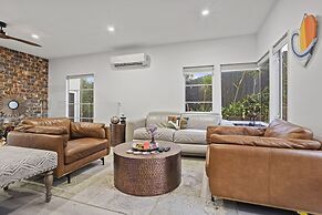 High-end Modern Villa Spa Pool & Views