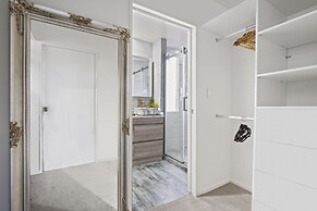 High-end Modern Villa Spa Pool & Views