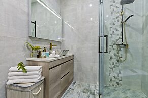 High-end Modern Villa Spa Pool & Views