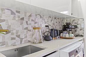 High-end Modern Villa Spa Pool & Views