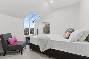 High-end Modern Villa Spa Pool & Views