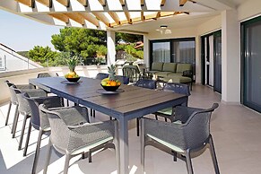 Beachfront villa Senses for 12 in Milna