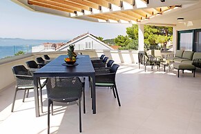 Beachfront villa Senses for 12 in Milna