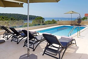 Beachfront villa Senses for 12 in Milna