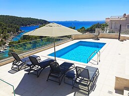 Beachfront villa Senses for 12 in Milna