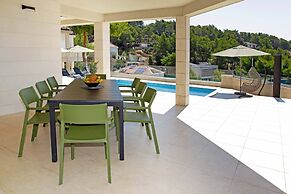 Beachfront villa Senses for 12 in Milna