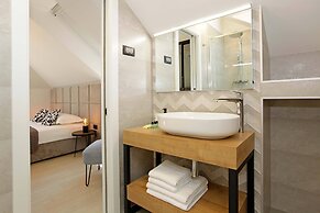 Beachfront villa Senses for 12 in Milna