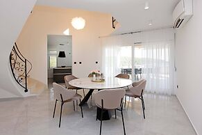 Beachfront villa Senses for 12 in Milna