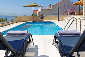 Beachfront villa Senses for 12 in Milna