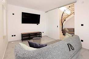 Beachfront villa Senses for 12 in Milna