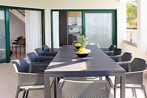 Beachfront villa Senses for 12 in Milna