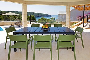 Beachfront villa Senses for 12 in Milna