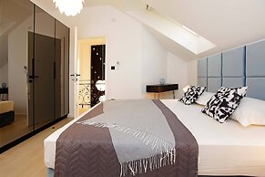 Beachfront villa Senses for 12 in Milna